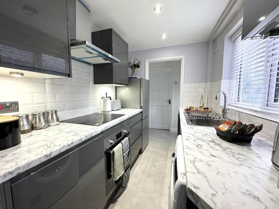Stylish Home In York - Free Wifi & Parking - Close To Racecourse & City Centre Extérieur photo